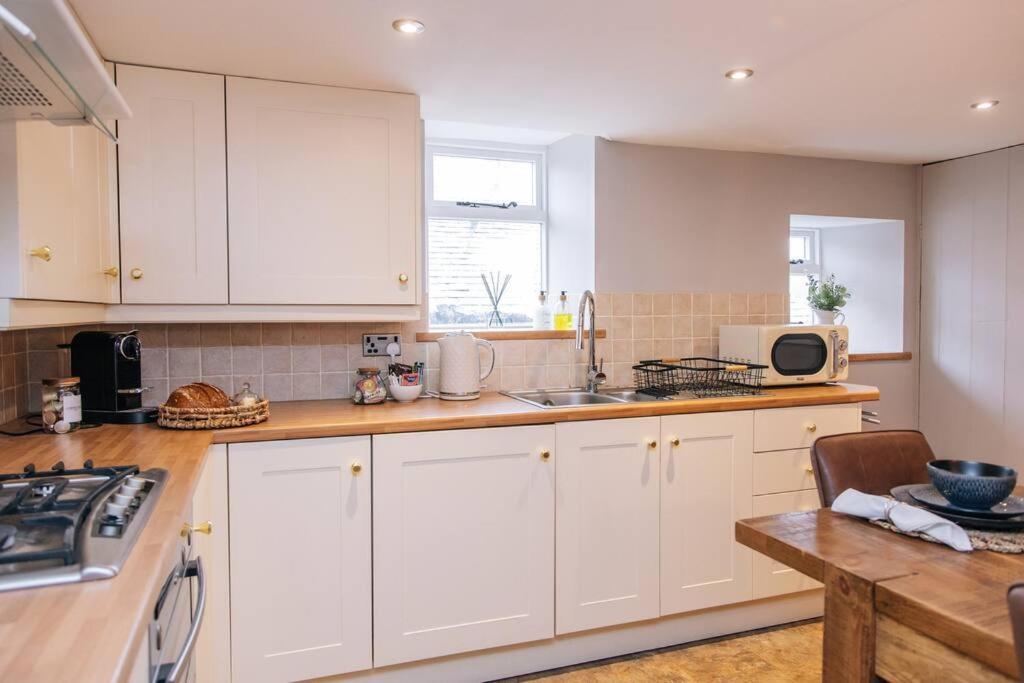 Ava Lily Cottage, Holiday home *