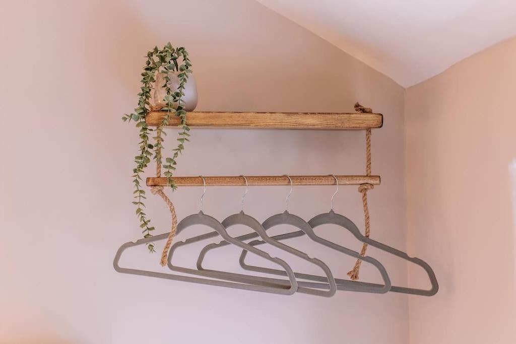 Ava Lily Cottage, * Tideswell